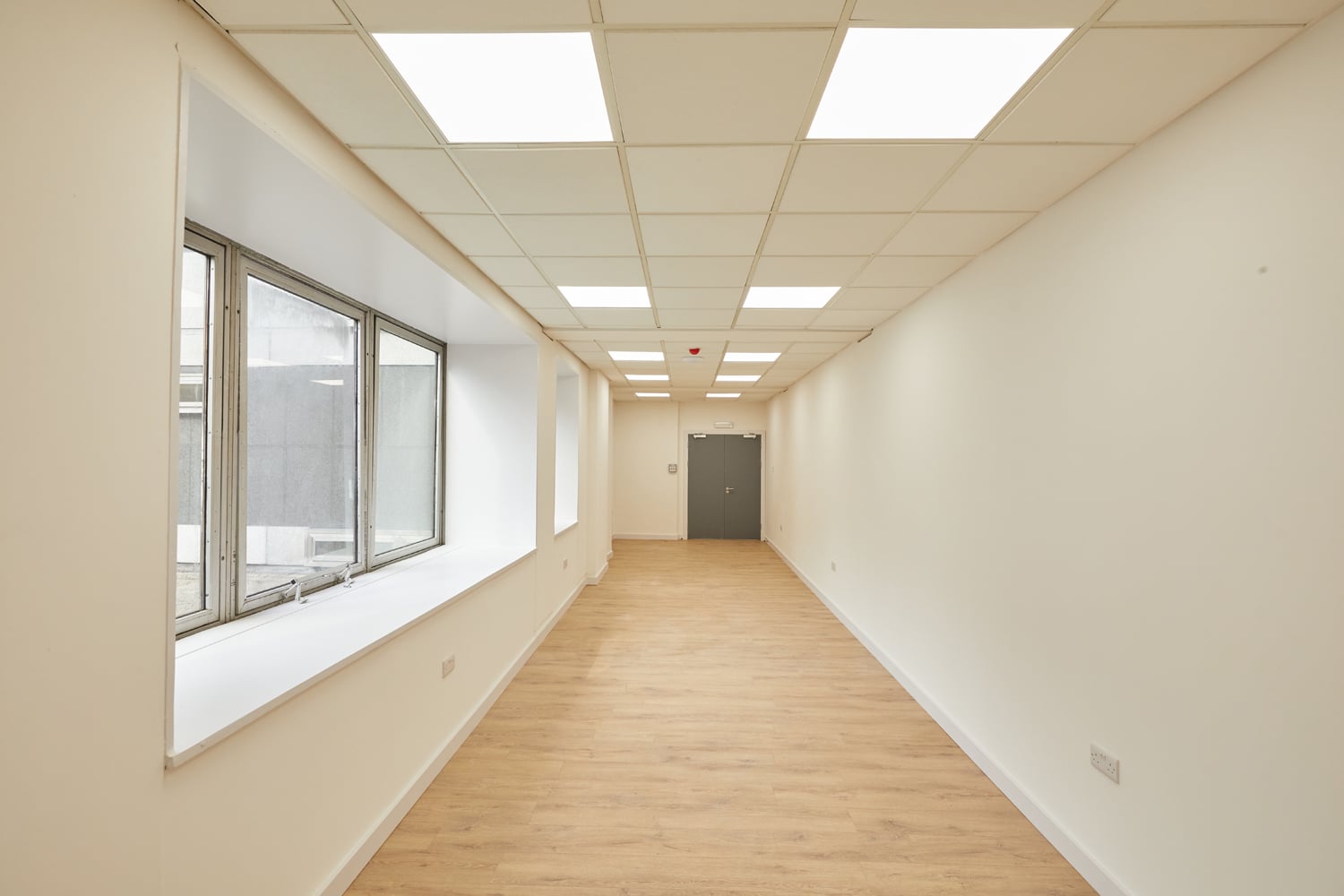 large-office-space-white-walls