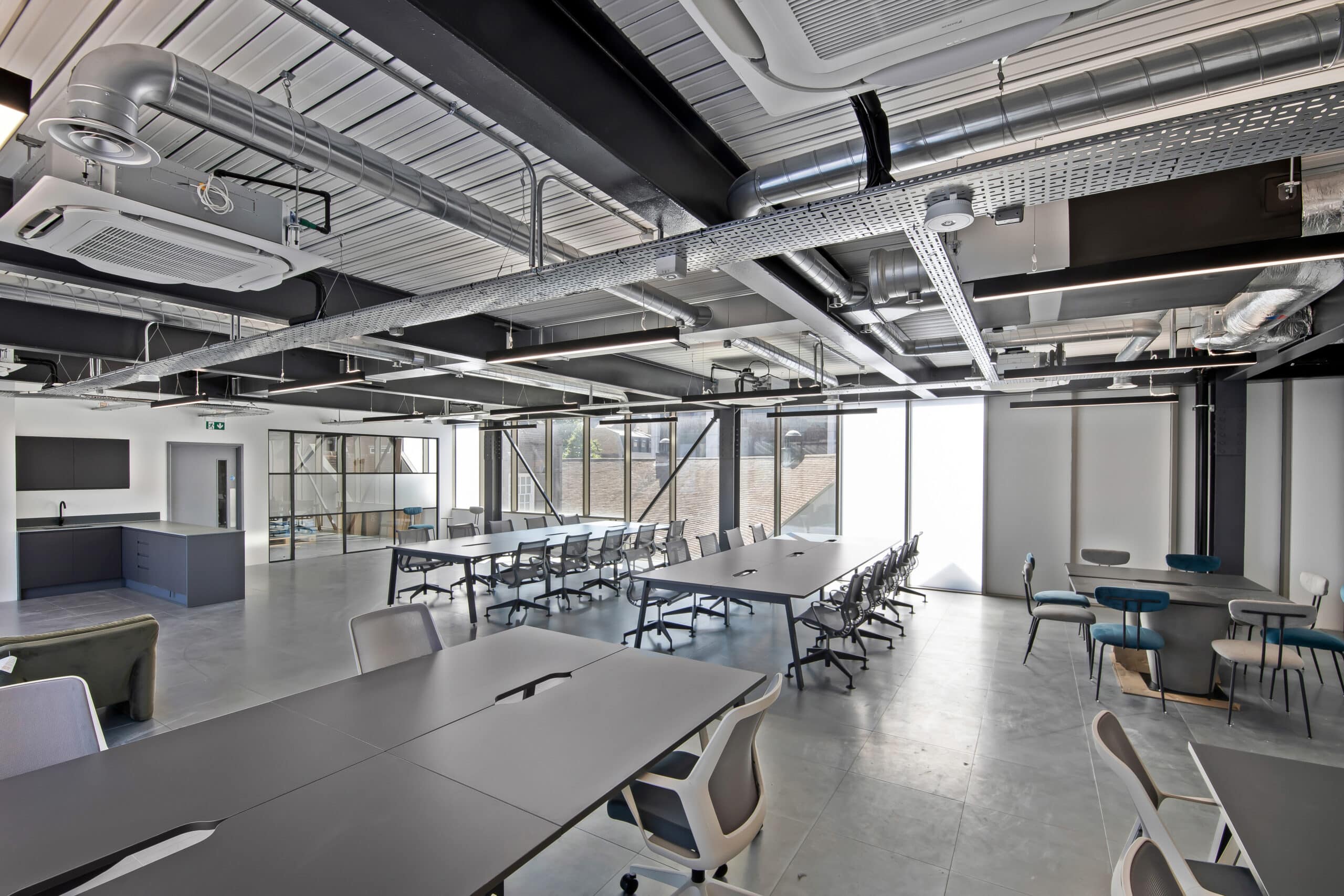 large-monochrome-office-modern-features