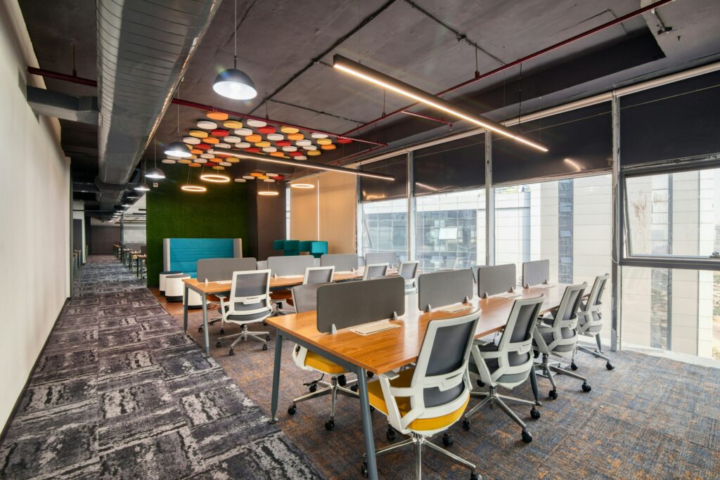 Choosing the Right Office Space: Understanding the Differences Between Managed and Serviced Offices